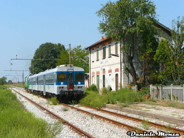 Il convoglio in sosta a Ceriano Laghetto